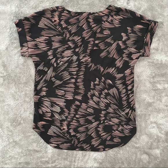 Cabi Short Sleeve Graphic Pattern Blouse Size S - Picture 2 of 6